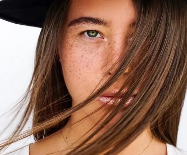 cynatine hair woman face and her brown hair beauty with a hat