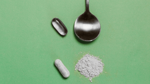 spoon with food supplement gelule and powder