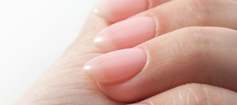 unghie sane macro piano mano donna naturale